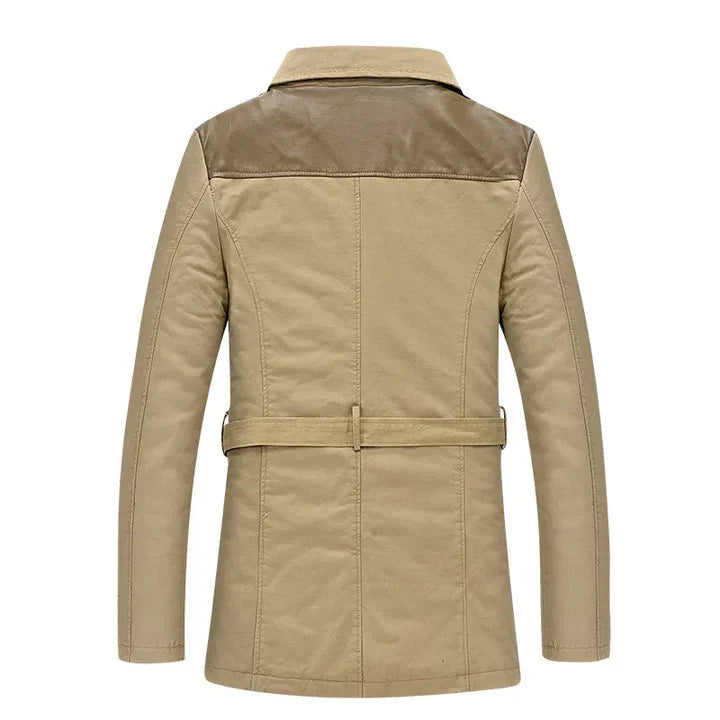 Eleganter, isolierter langer trenchcoat für herren mit taillengürtel