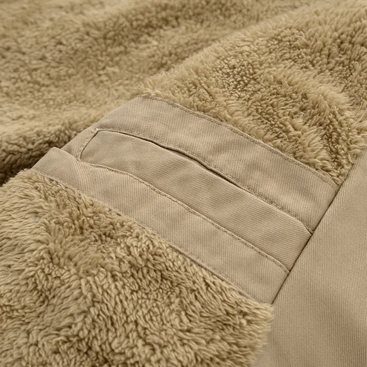 Eleganter, isolierter langer trenchcoat für herren mit taillengürtel