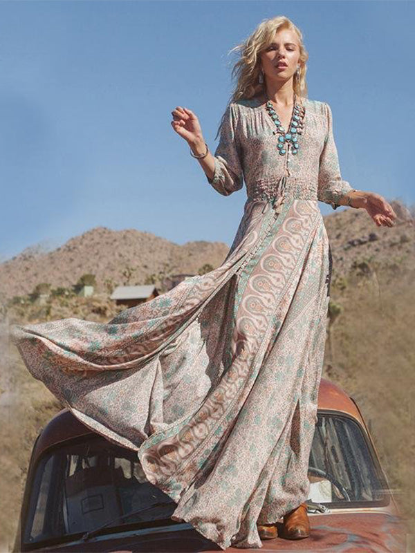 Langes Kleid mit Fransen aus Chiffon und Druck