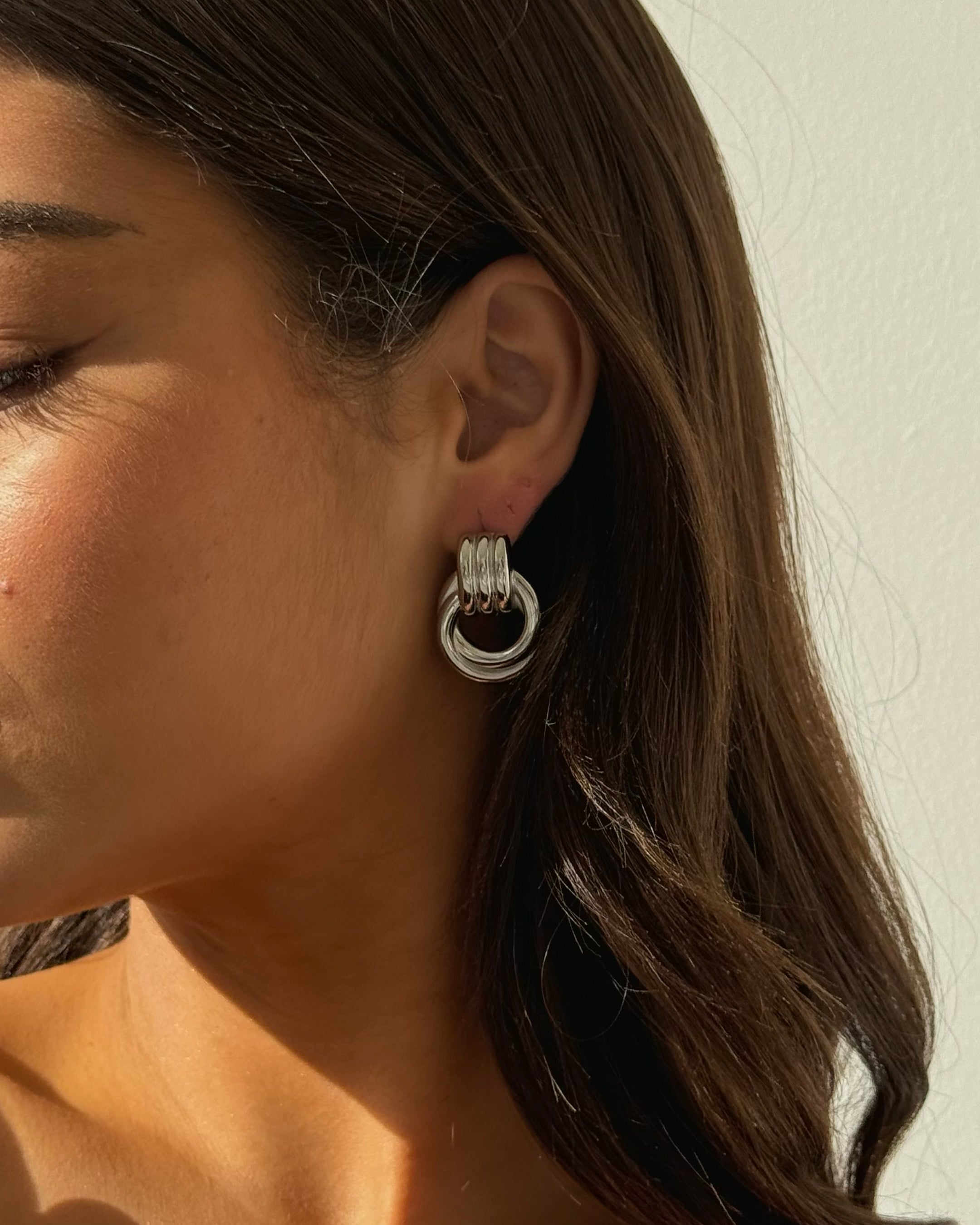 Silberner Doppelknopf-Ring – Modernes Design für zeitlose Eleganz
