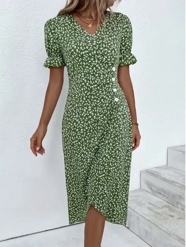 Kurzärmeliges Midikleid mit grünem Blumendruck und Knopfleiste