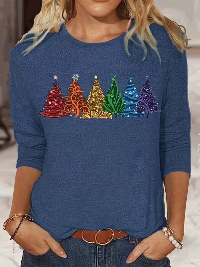 Weihnachtspulli mit bunten Tannenbäumen