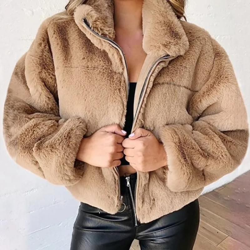 Carola | Stylische Teddy Fleece Jacke für Damen - Warme Kurzjacke mit hohem Kragen