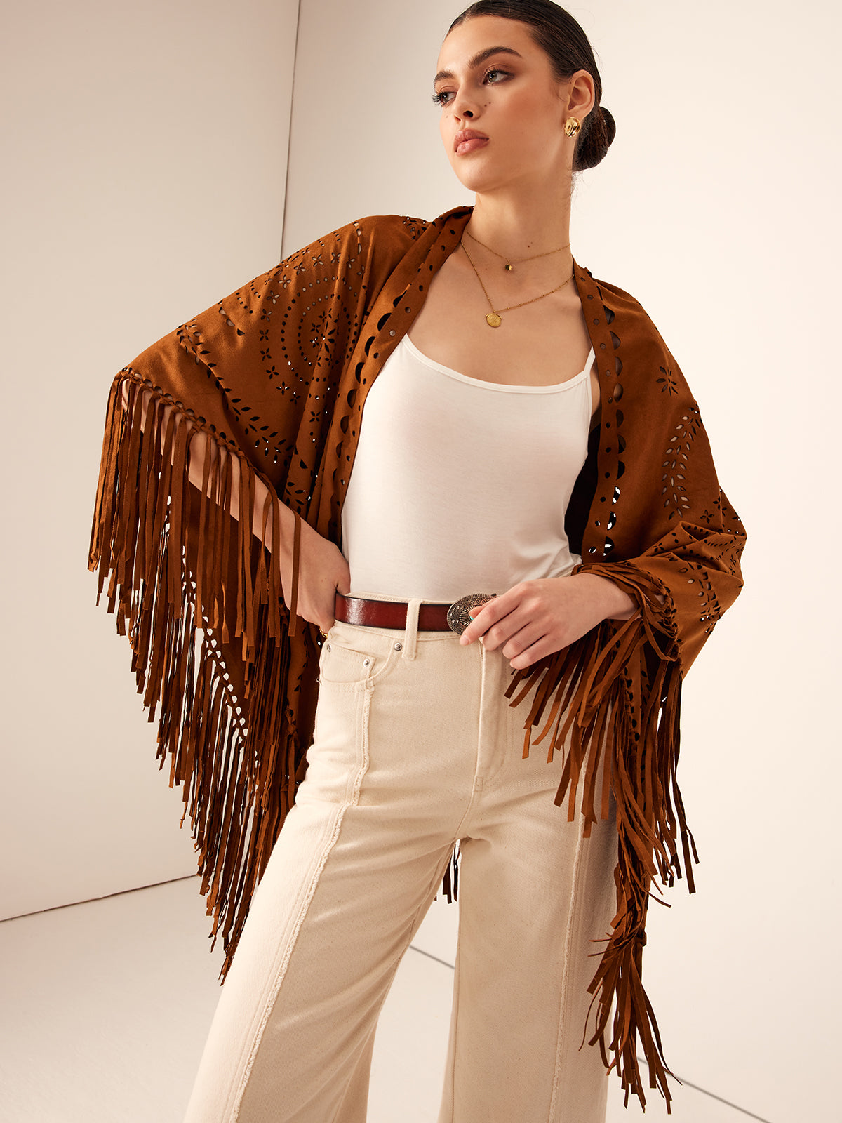 Belinda | Boho-Schal mit Quasten und Hohlloch-Design