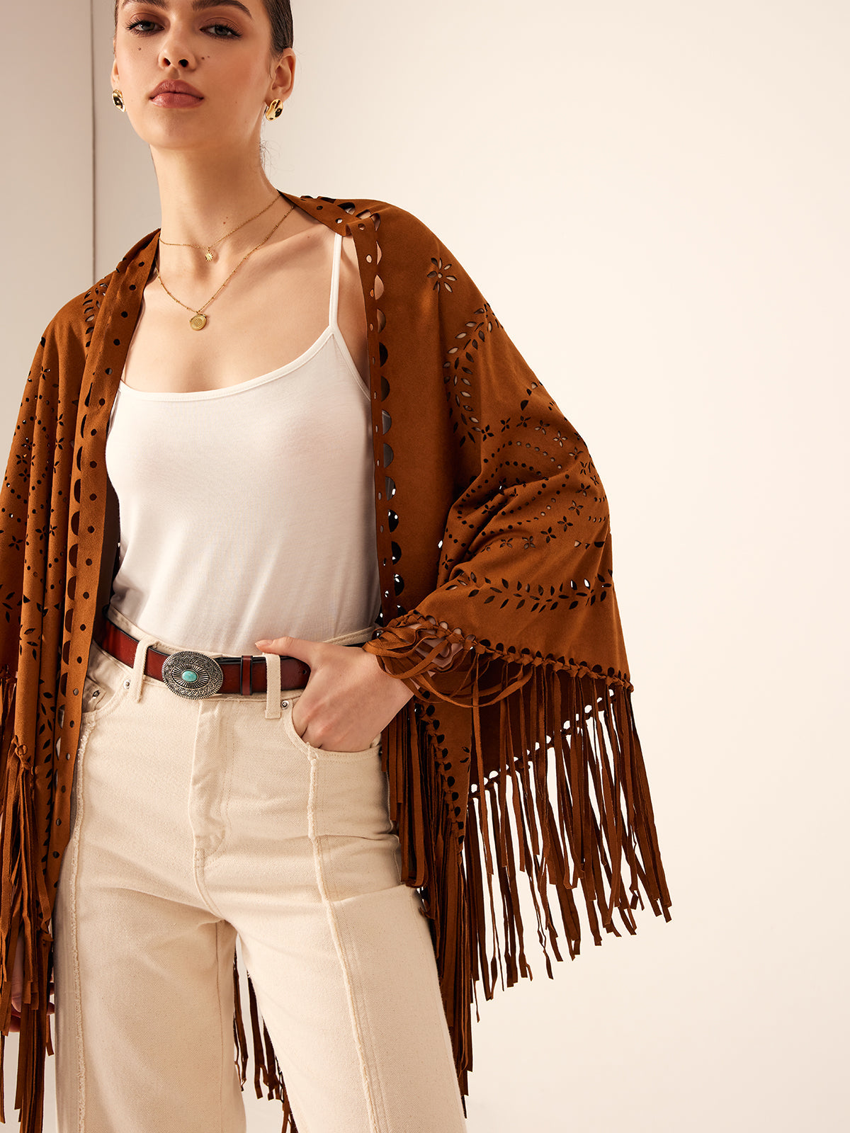 Belinda | Boho-Schal mit Quasten und Hohlloch-Design