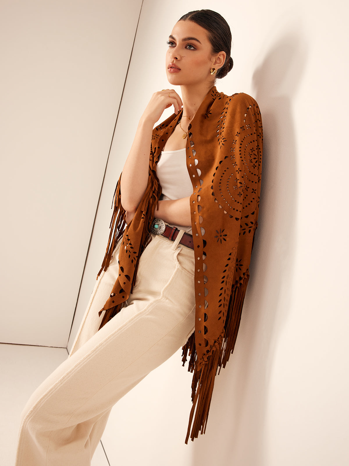 Belinda | Boho-Schal mit Quasten und Hohlloch-Design