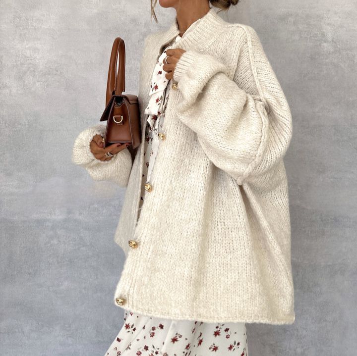 Weißer einfarbiger kragenloser langärmeliger Cardigan