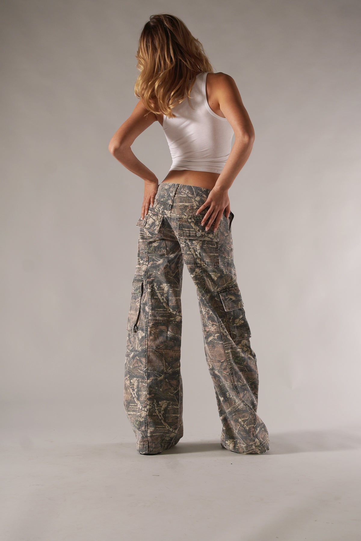 Wiola - Cargohose im Vintage-Tarnmuster | Trendy Jeans mit vielen Taschen