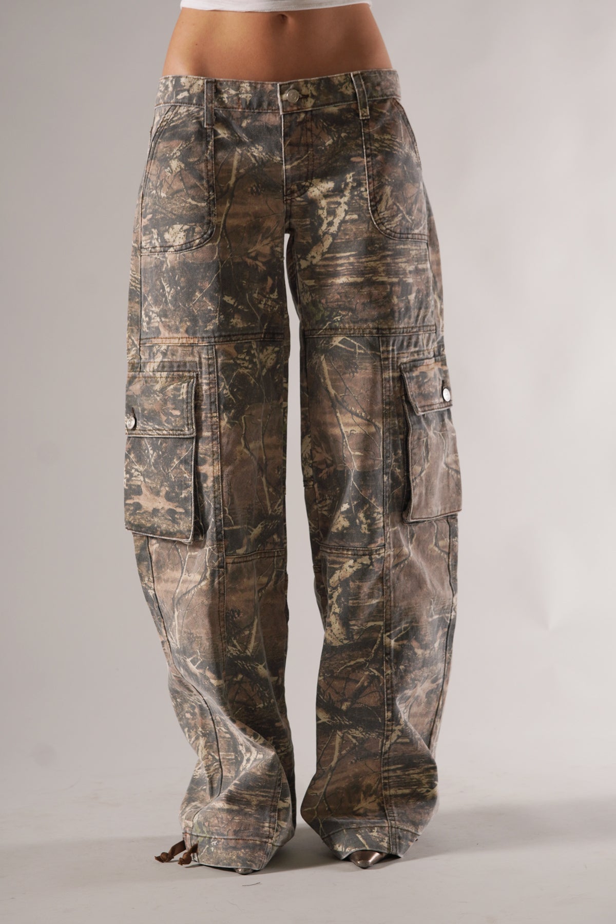 Wiola - Cargohose im Vintage-Tarnmuster | Trendy Jeans mit vielen Taschen