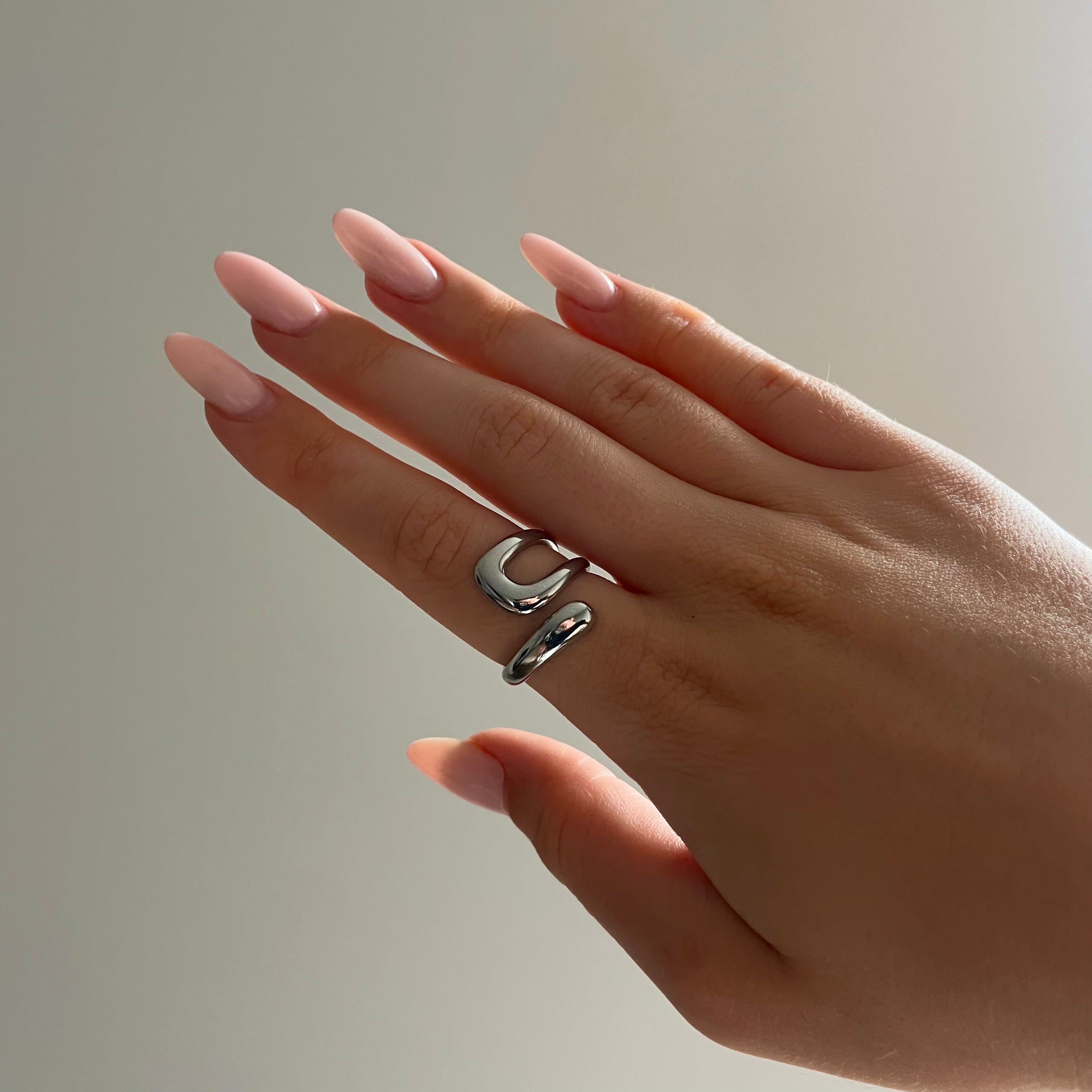 Skulpturaler Silberring – Modernes Design für zeitlose Eleganz