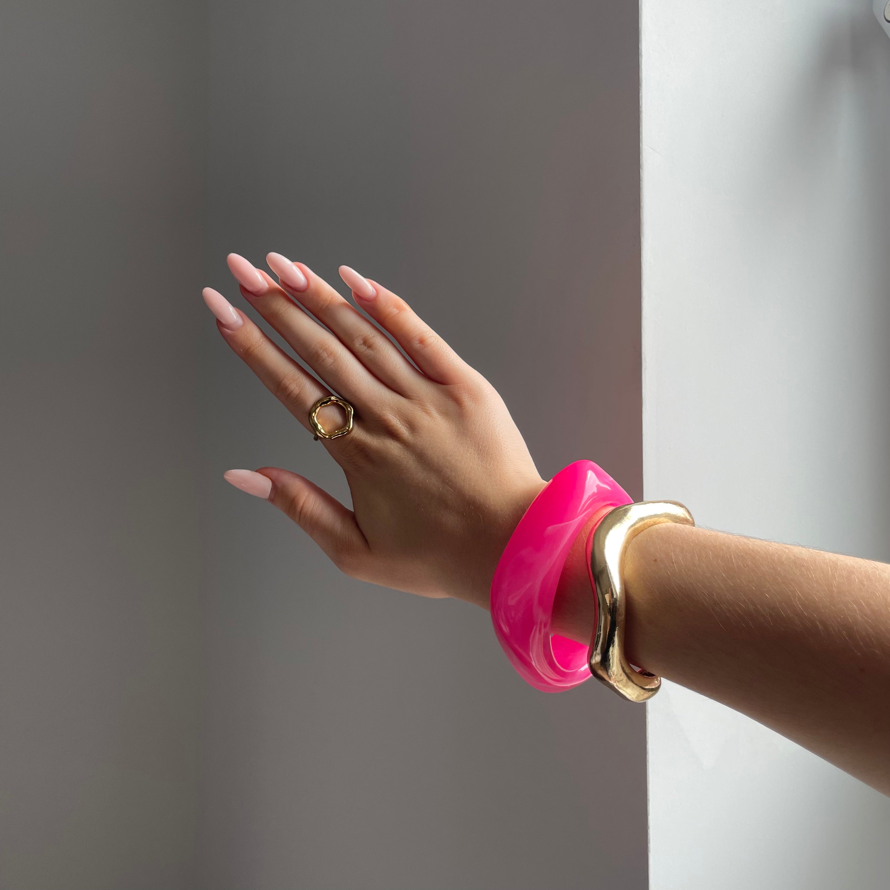 Stilvolles Armreif in Guava-Pink – Ein frischer Farbakzent für deinen Look