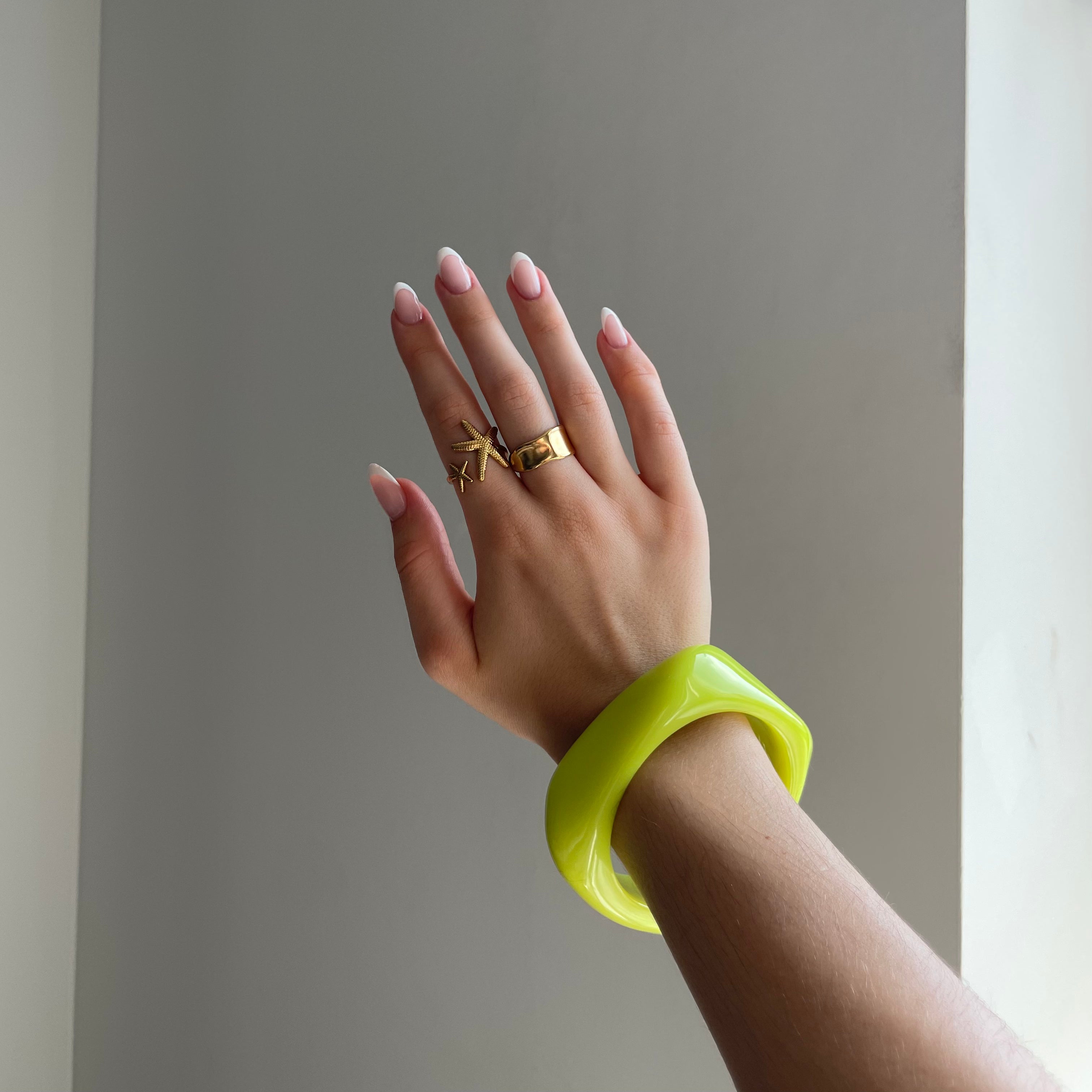 Stilvolles Armreif in Limettengrün – Ein frischer Akzent für deinen Look