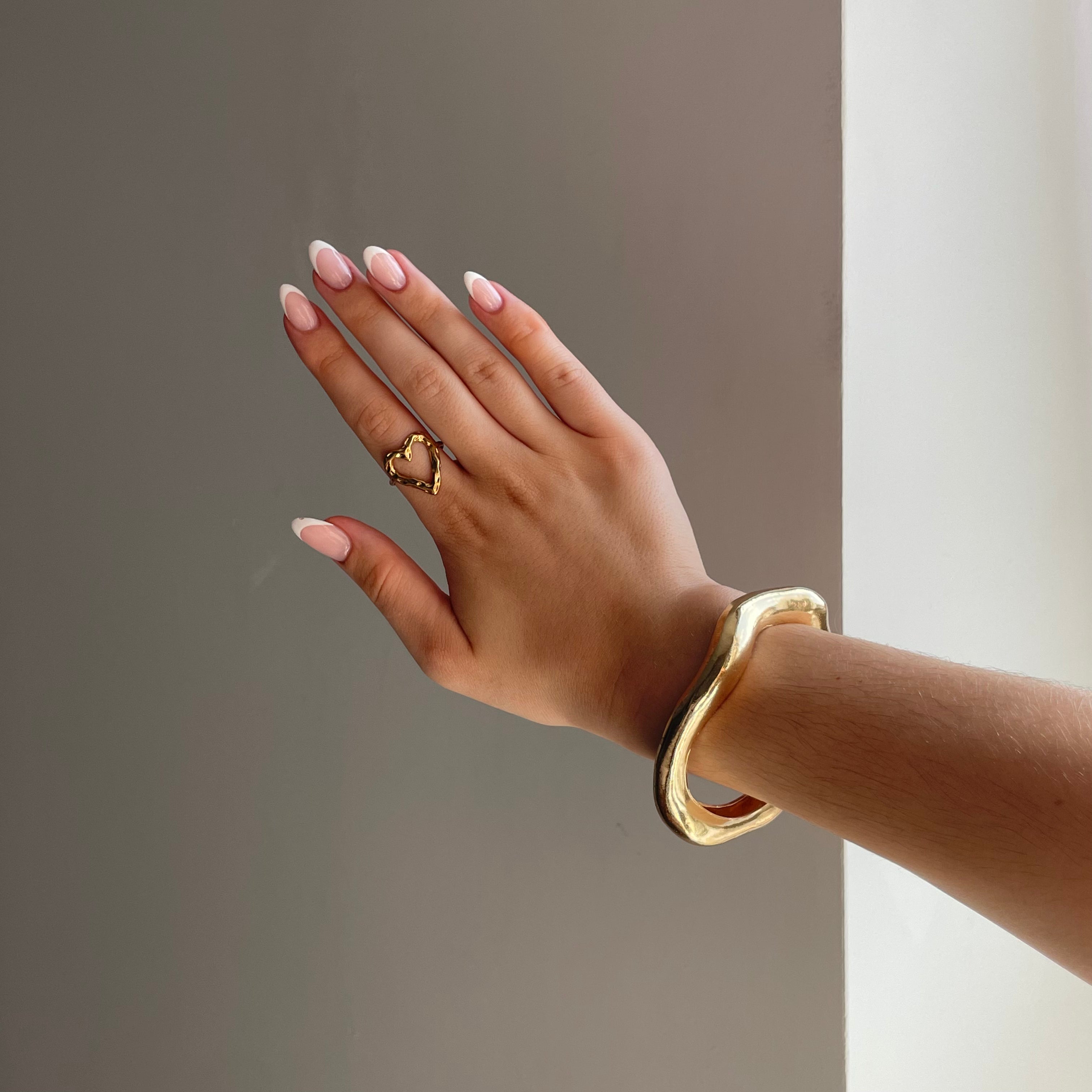 Elegantes Offenes Gold Armband – Stilvolles Highlight für deinen Look