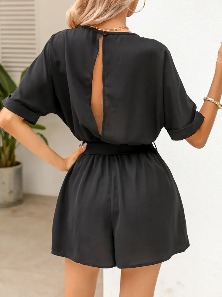 Jaya - Gürtel-Jumpsuit mit Rundhalsausschnitt