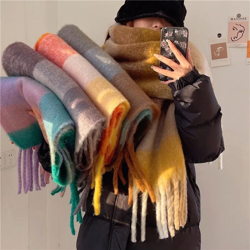Bunter Schal aus Wolle - Hält warm & stylish