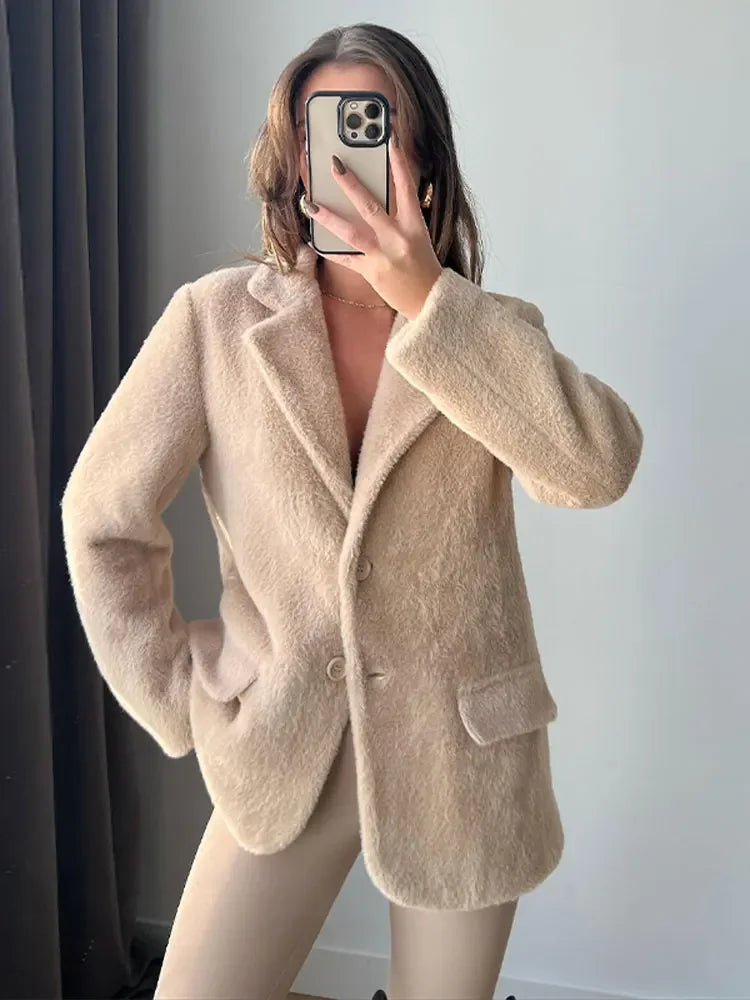Noa - Klassische Plüschjacke für Damen