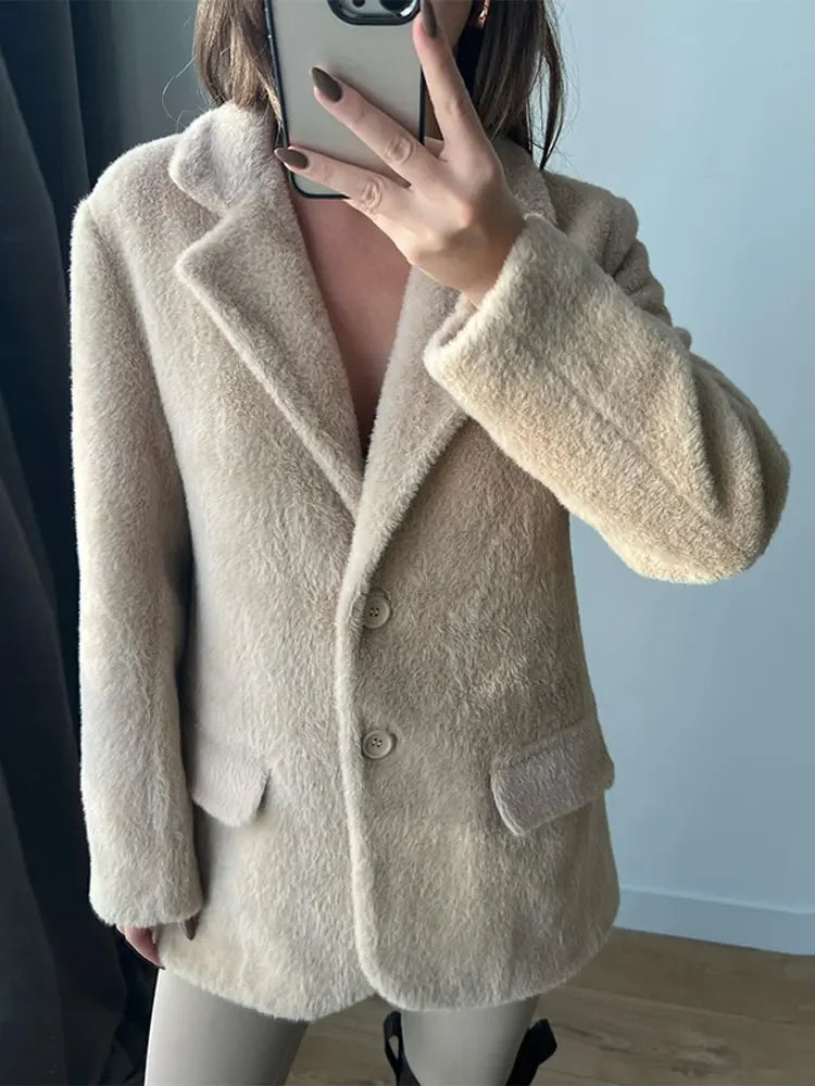 Noa - Klassische Plüschjacke für Damen