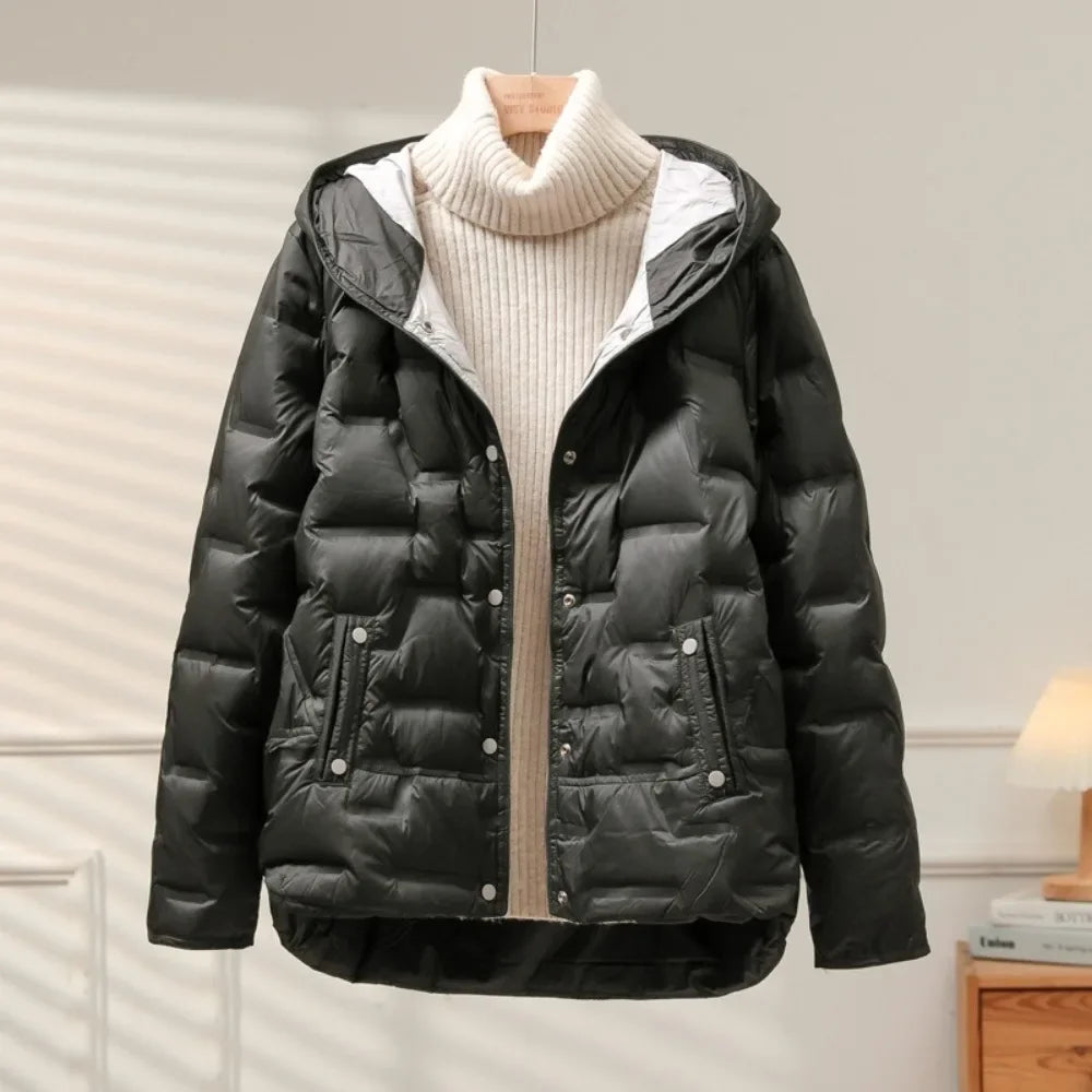 Aurora – Elegante Daunenjacke mit Kapuze