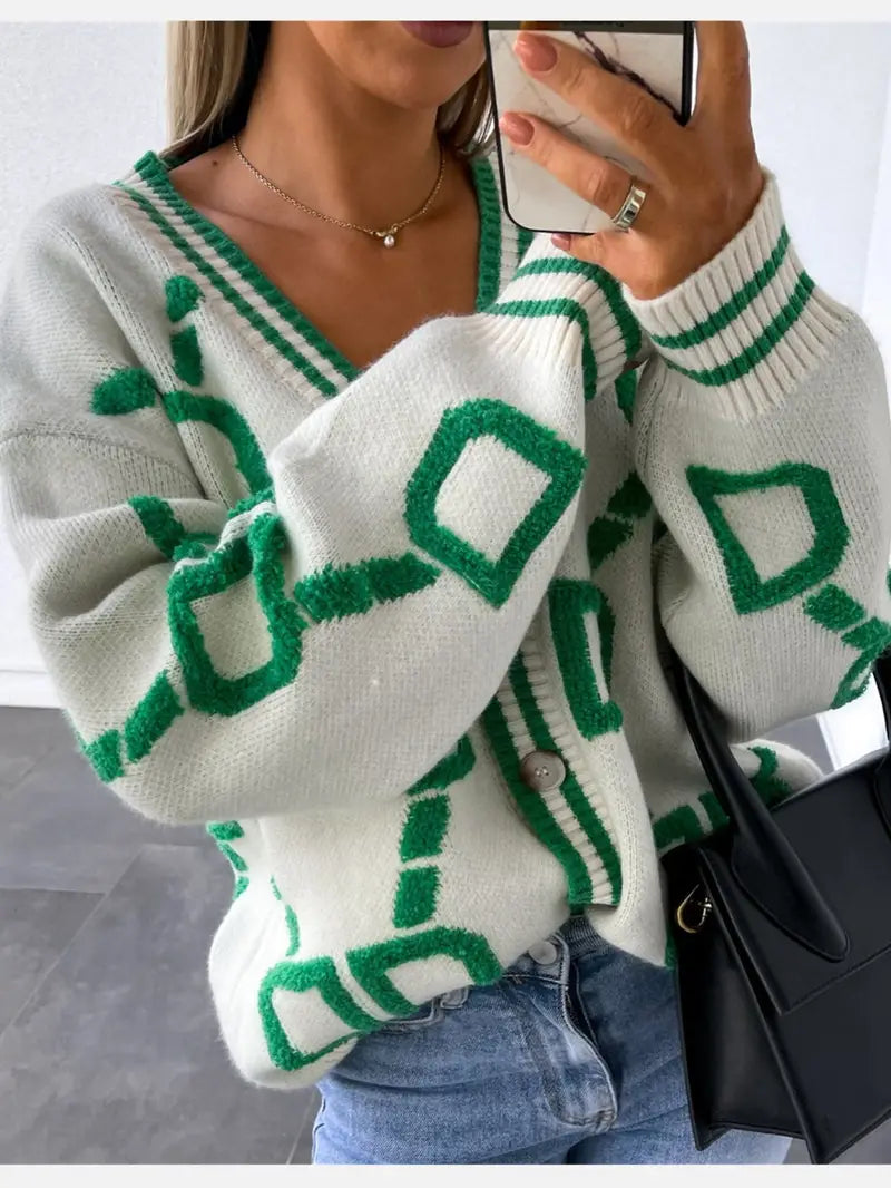 Silja - Schicker Cardigan mit kontrastierendem V-Ausschnitt