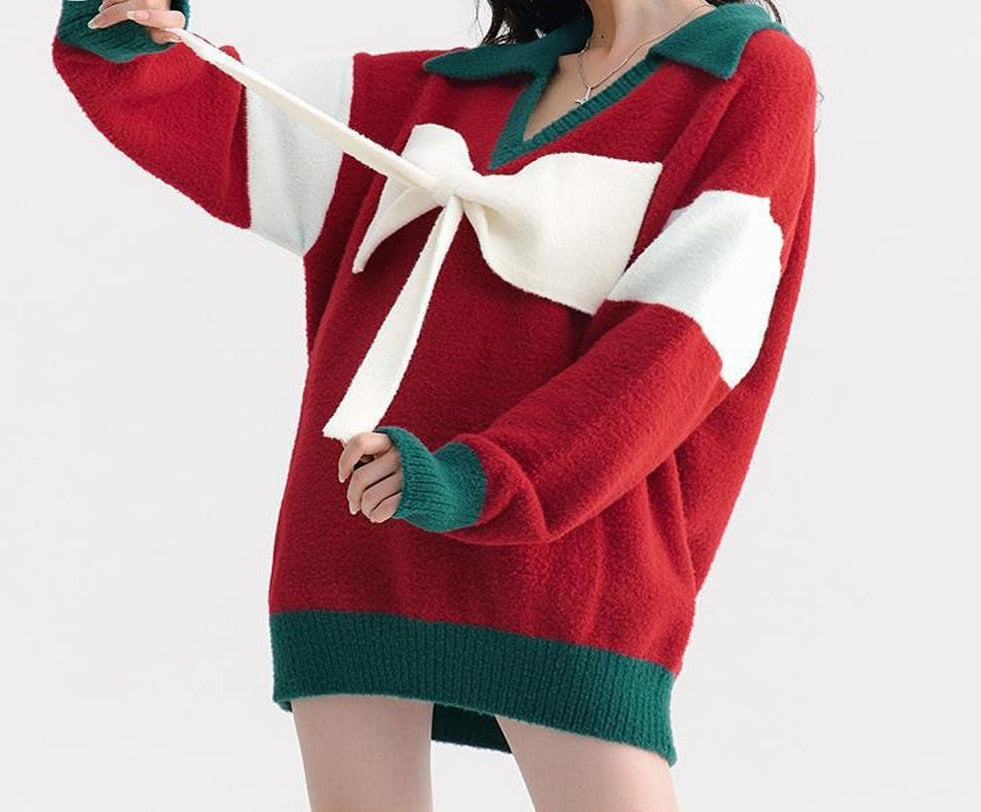 Rote Schleife gestrickte übergroße Weihnachtspullover