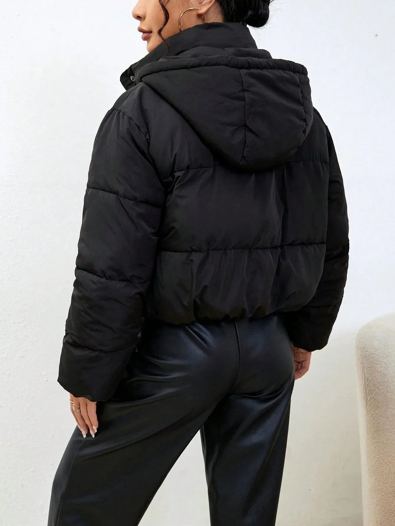 Rubyanne Kapuzen-Pufferjacke Gekürzt