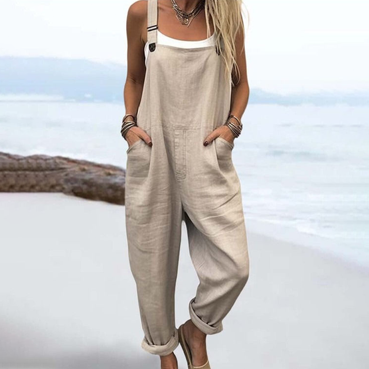 Khakifarbener einfarbiger ärmelloser Jumpsuit