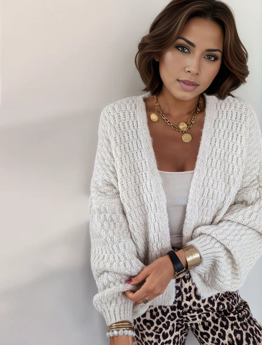 Weiße einfarbige kragenlose Strickjacke