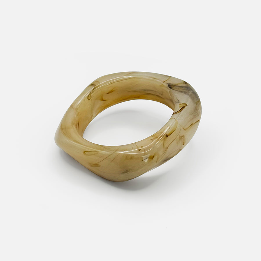 Elegantes Beige Armreif – Stilvolles Accessoire für jeden Anlass