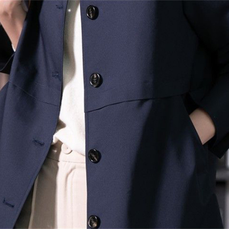 Ruby - Stilvolle und Taillierte Kurz-Trenchcoat mit Einreihiger Knopfleiste für den Herbst für Damen