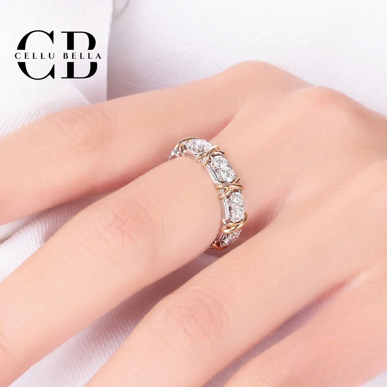 Liora-Ring: Eleganter Statement-Ring aus 925er Sterlingsilber mit Zirkonia und Goldakzenten