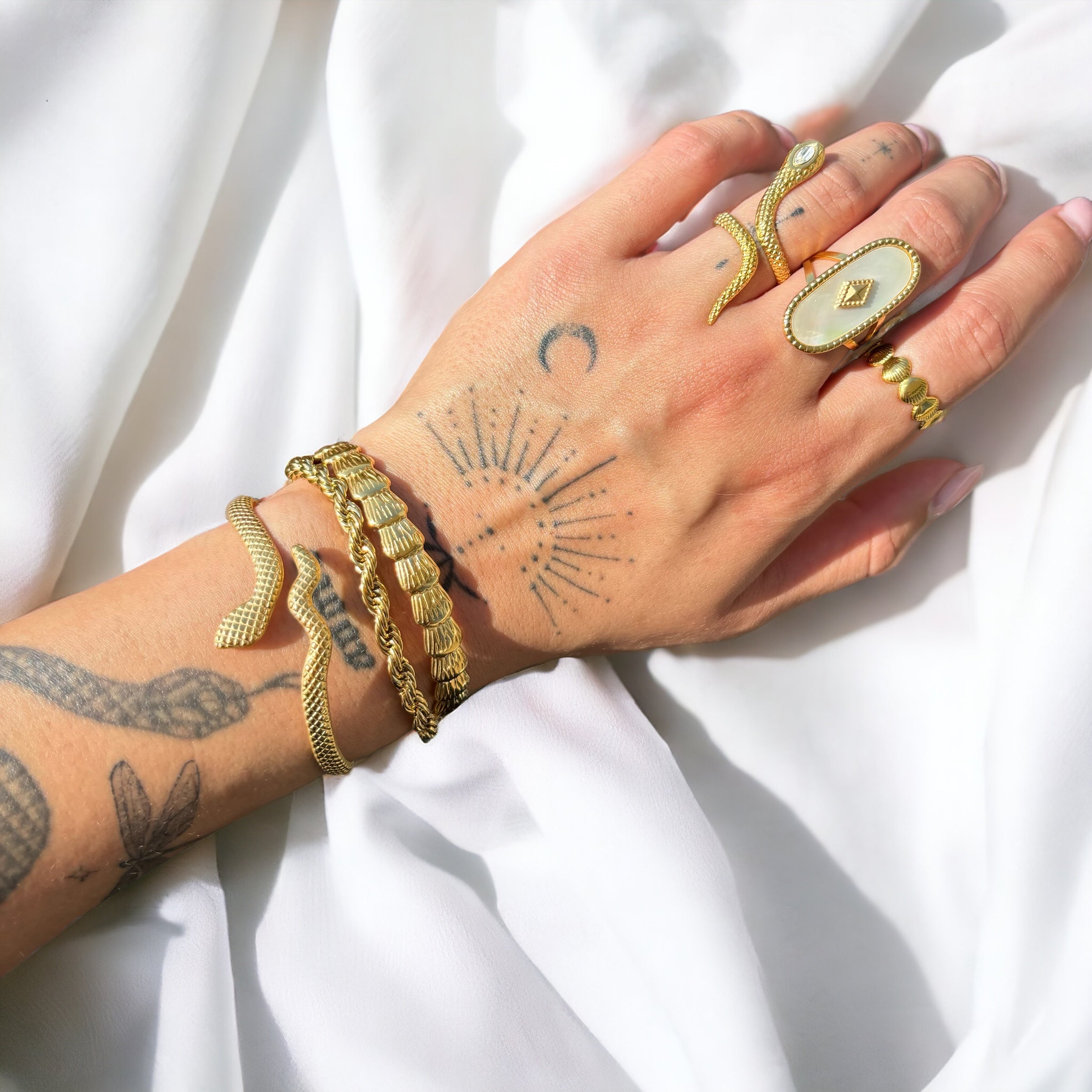 Elise Ring mit Ovalem Stein – Klassisch & Elegant