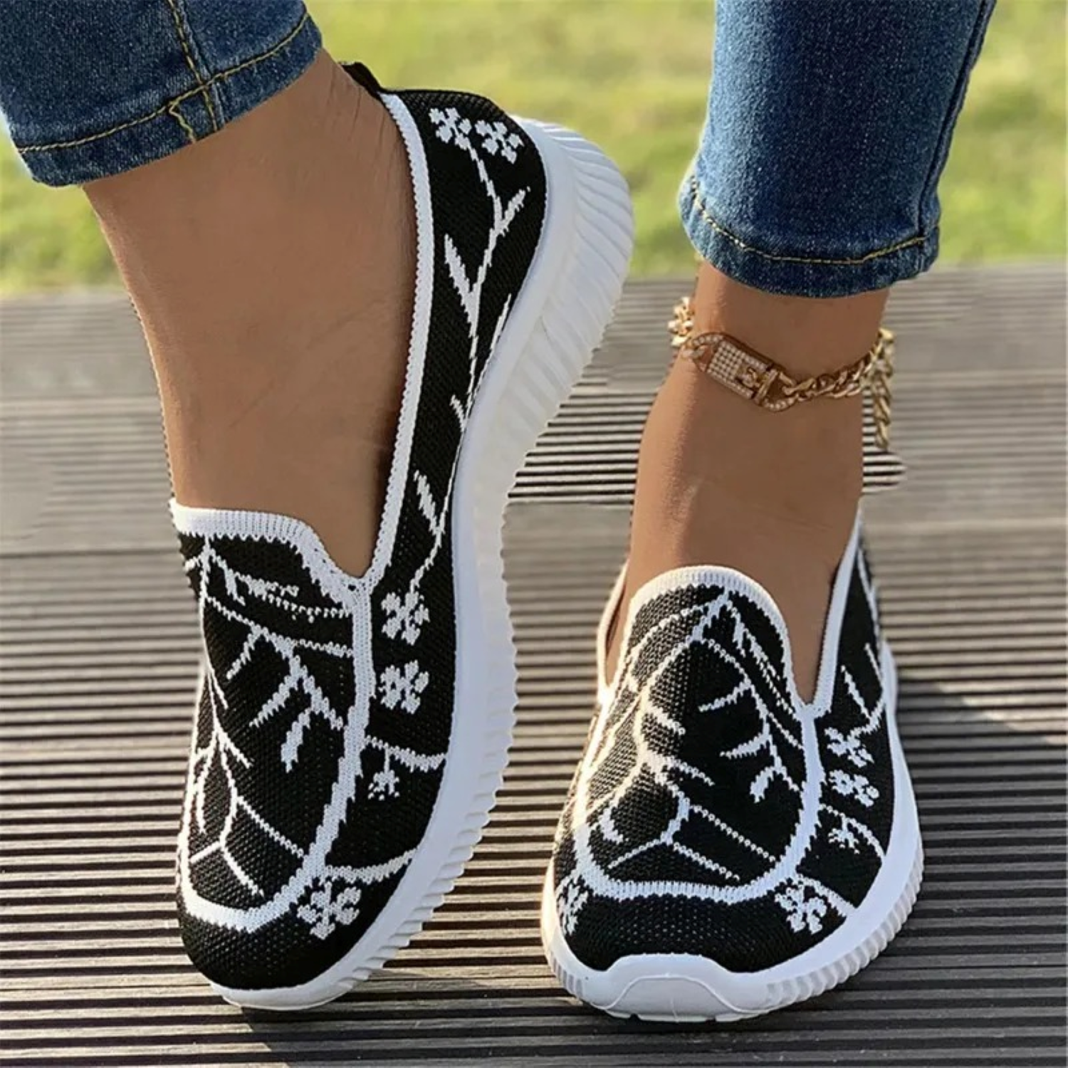 Micca – atmungsaktive Damen-Slipper aus Segeltuch mit Stickmuster