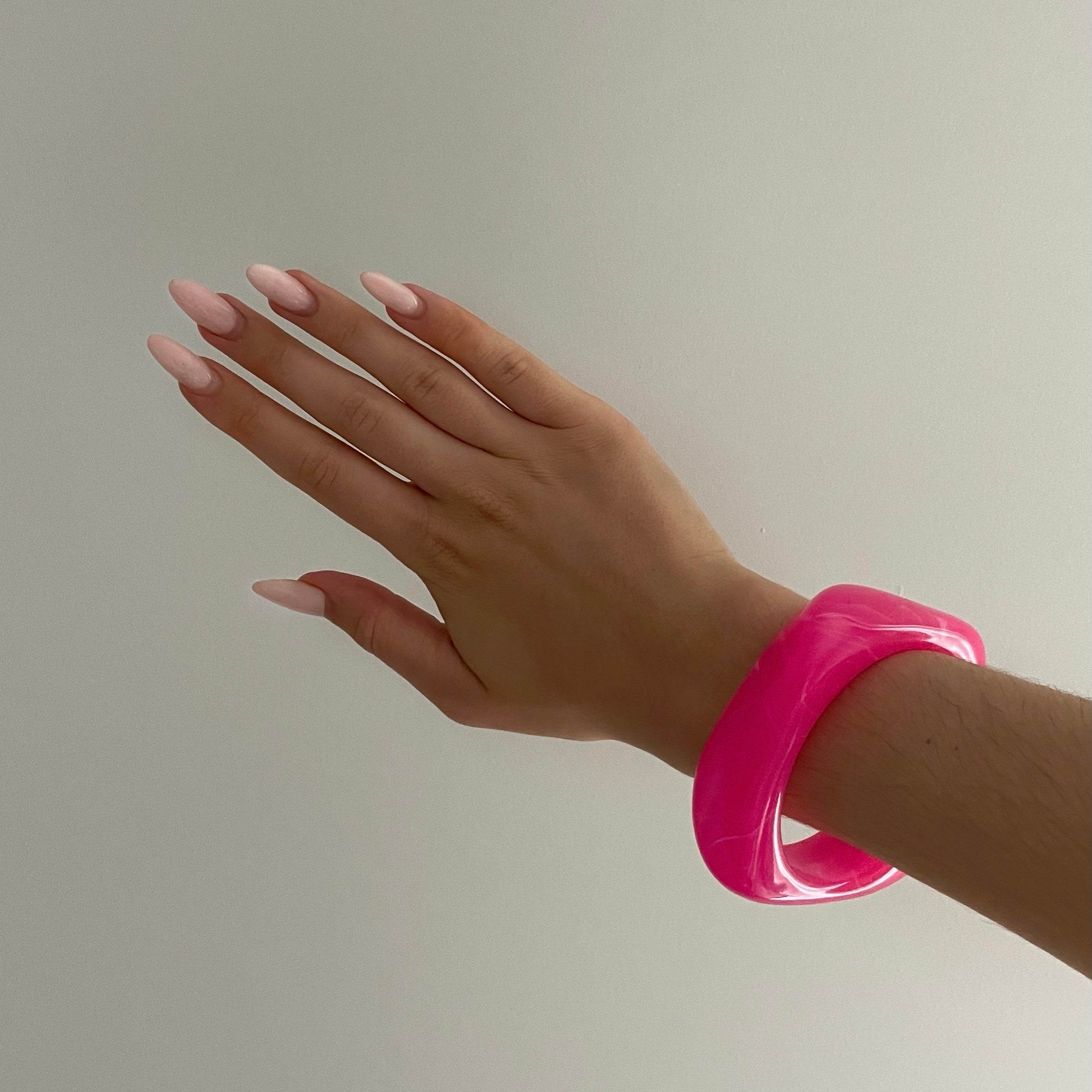 Stilvolles Armreif in Guava-Pink – Ein frischer Farbakzent für deinen Look