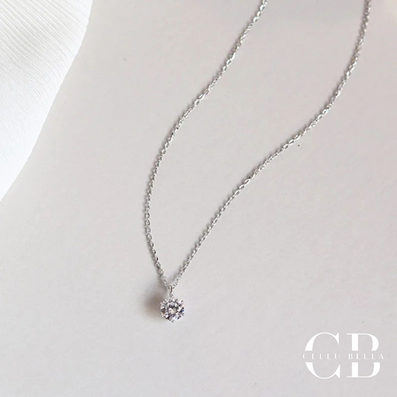 Celeste-Halskette: 925er Sterlingsilber mit funkelndem Zirkon-Anhänger