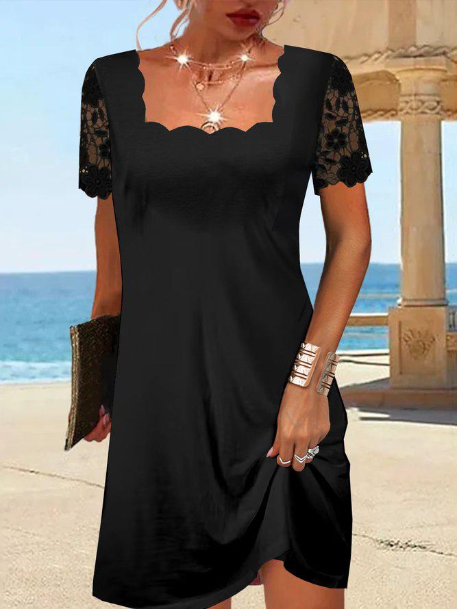Kleines Schwarzes Kleid mit Wellenschliff und Karomuster