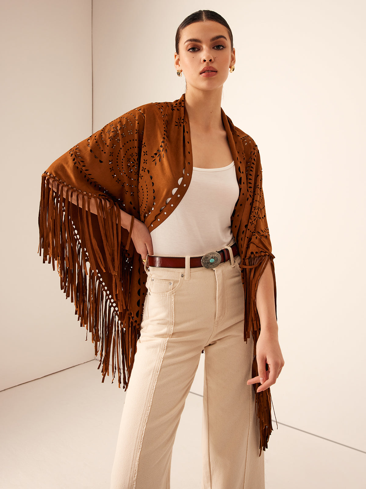 Belinda | Boho-Schal mit Quasten und Hohlloch-Design