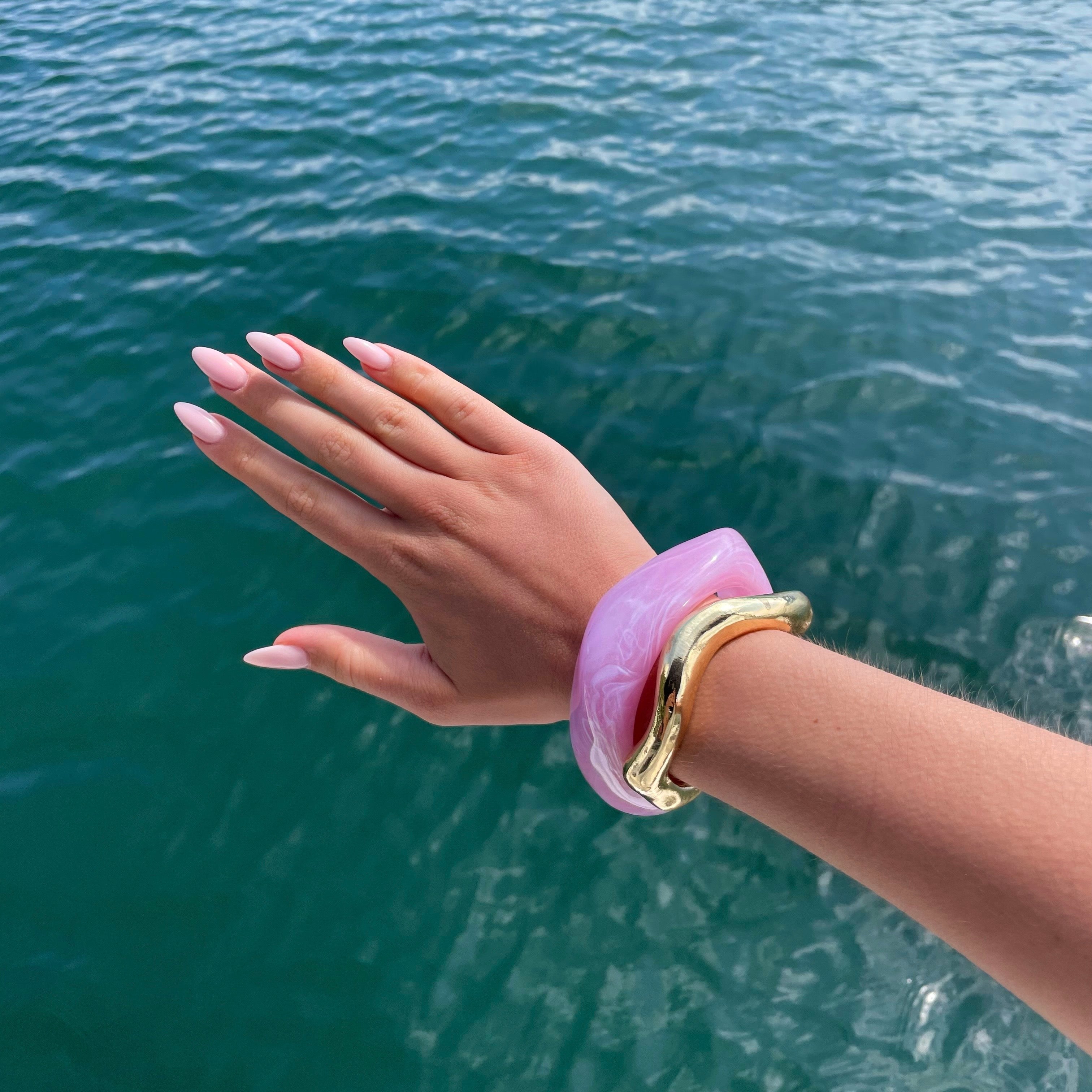 Elegantes Rosa Armreif – Stilvolles Accessoire für jeden Anlass