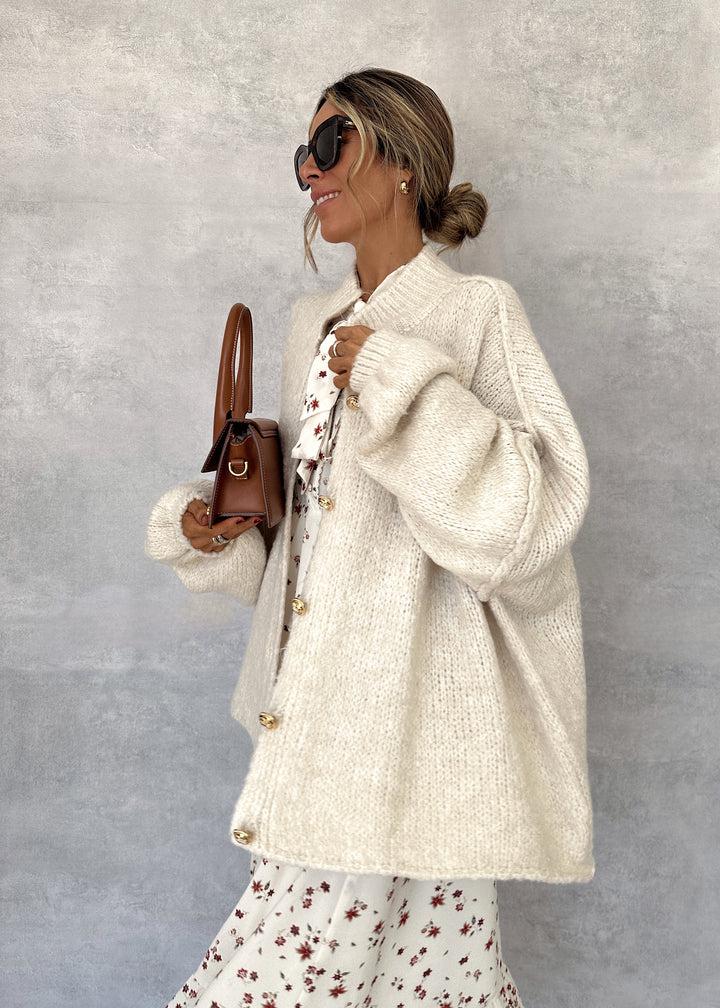 Weißer einfarbiger kragenloser langärmeliger Cardigan