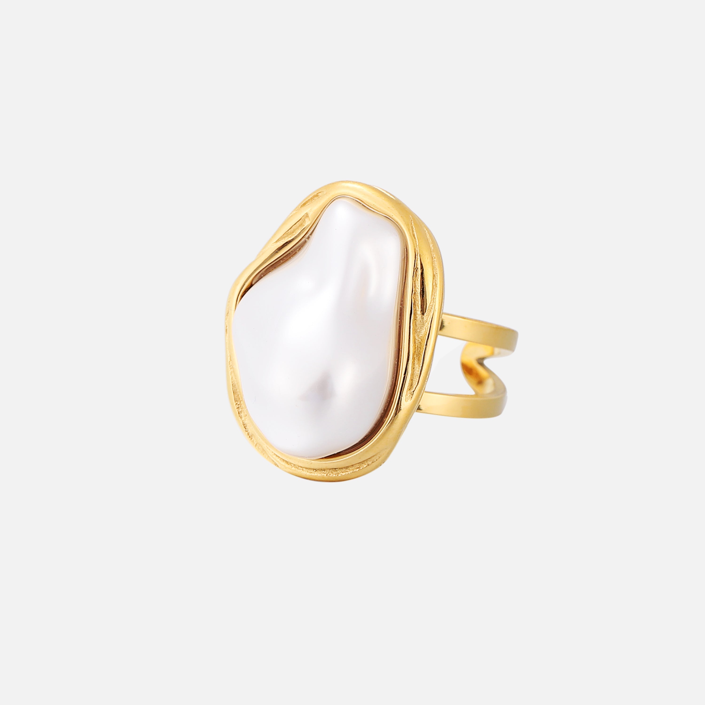 Goldener Ring mit Unregelmäßiger Perle – Organisch & Elegant