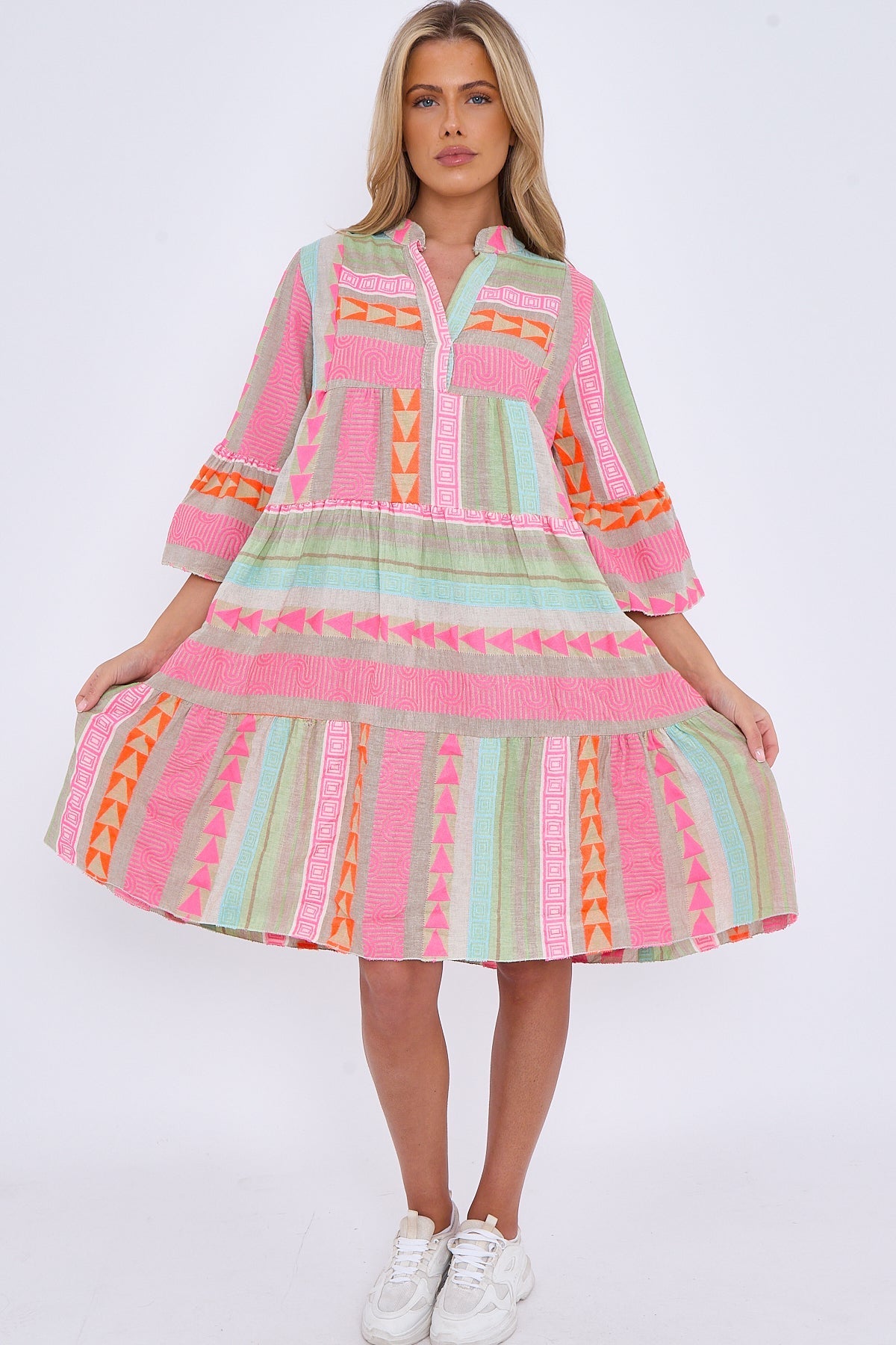 Lässiges Kleid im Ethnostil
