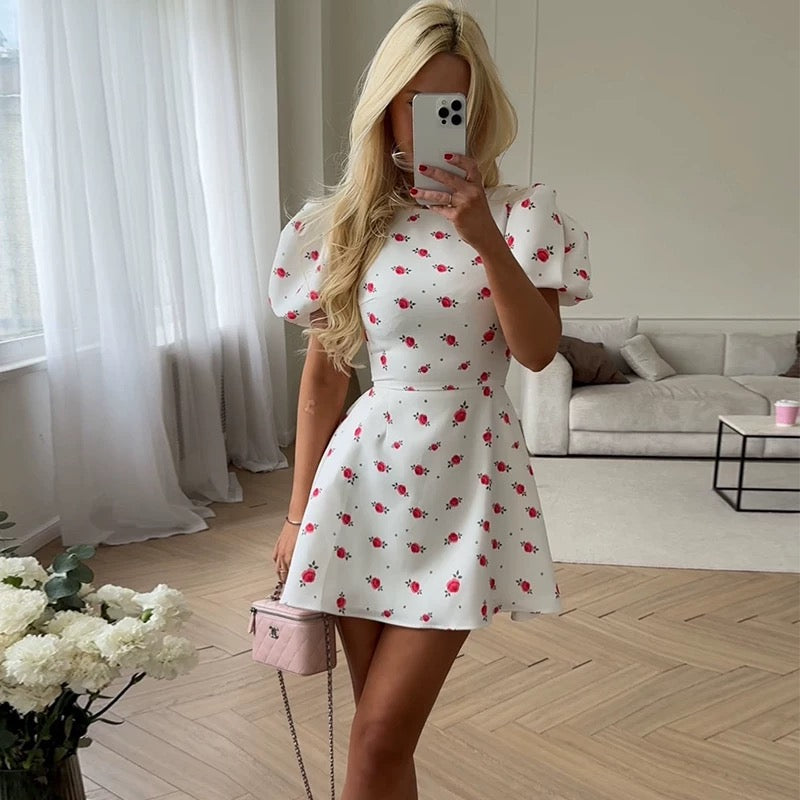 Weißes Blumenkleid Damen – Puffärmel & Taillierter Schnitt | Romantisch & Sommerlich