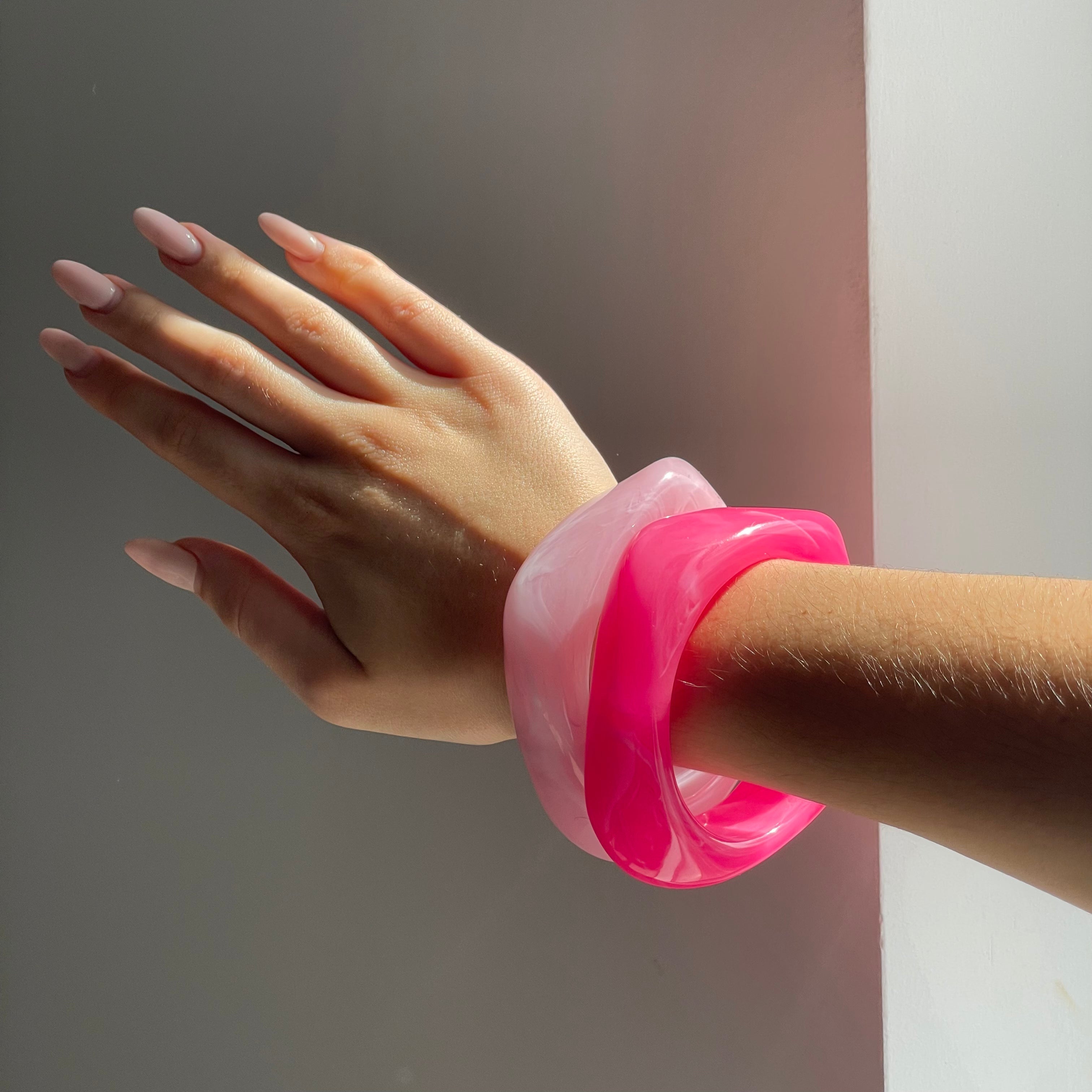 Stilvolles Armreif in Guava-Pink – Ein frischer Farbakzent für deinen Look