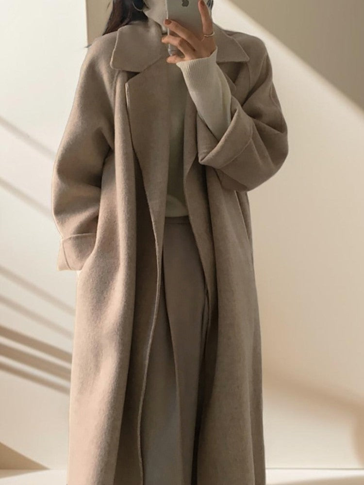 Langer Damenmantel Beige Wolle Tailliert für Winter Eleganz