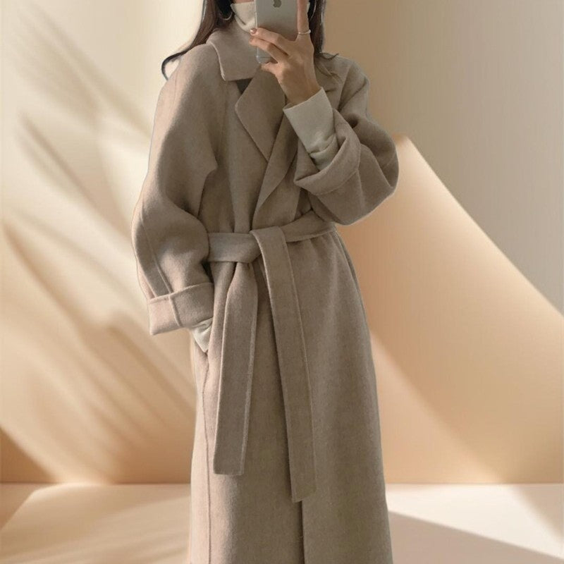 Langer Damenmantel Beige Wolle Tailliert für Winter Eleganz