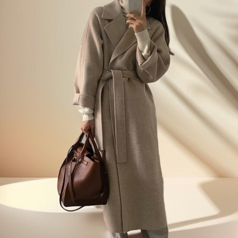 Langer Damenmantel Beige Wolle Tailliert für Winter Eleganz