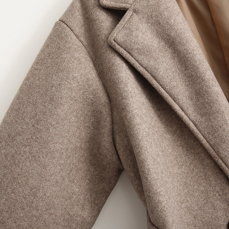 Langer Damenmantel Beige Wolle Tailliert für Winter Eleganz