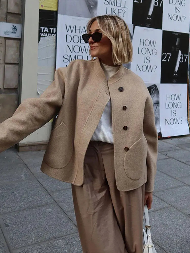 Eleganter, übergroßer Damenmantel für den Herbst