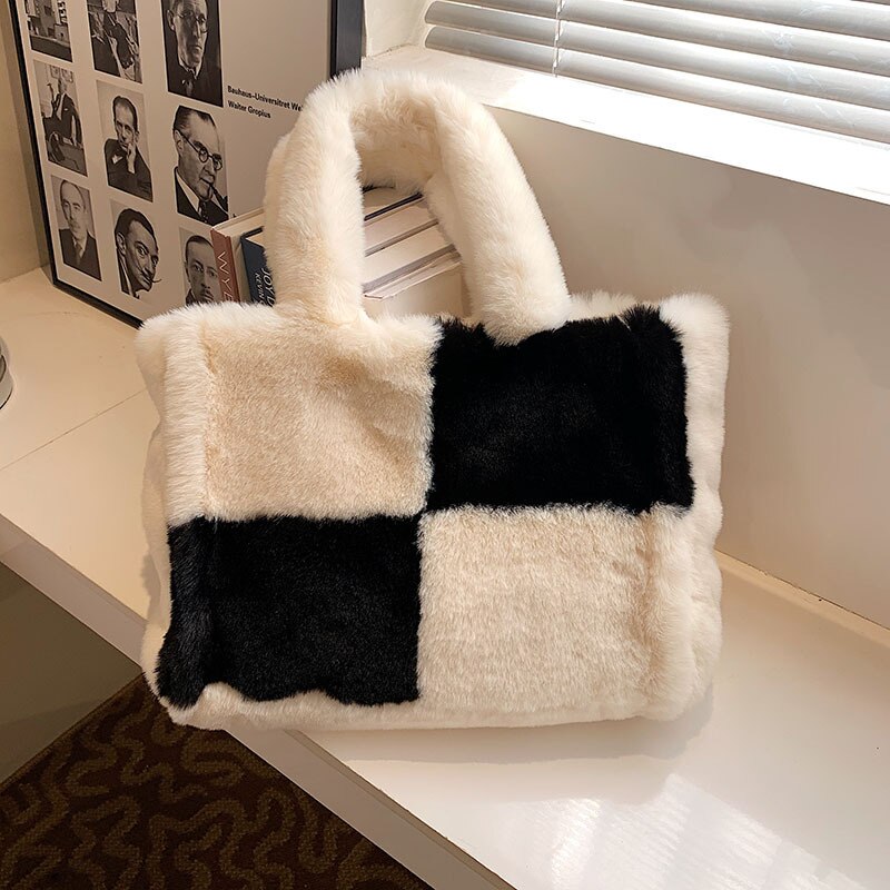 Kuschelige Handtasche | Weiches Kunstfell | Winterlicher Chic