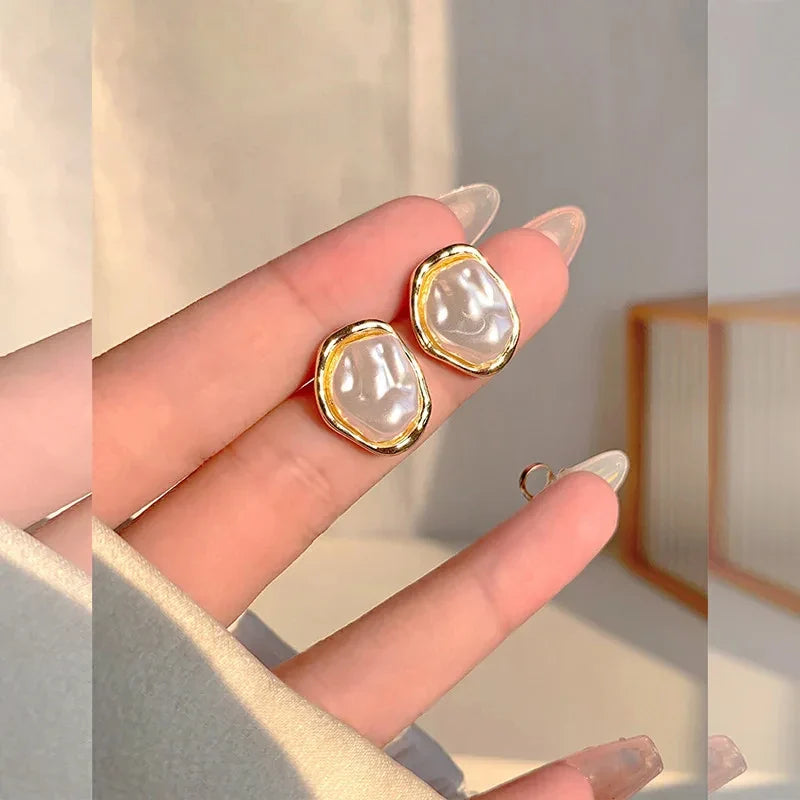 Amarila-Ohrringe: Elegante Perlen-Ohrringe im geometrischen Design