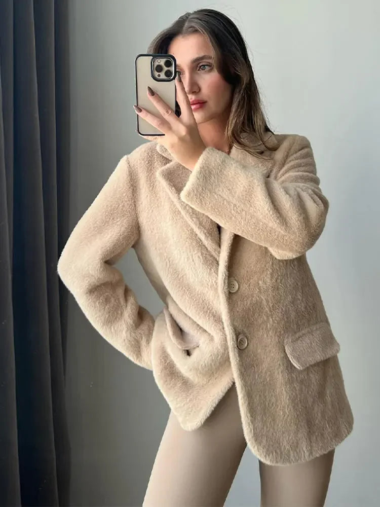 Noa - Klassische Plüschjacke für Damen